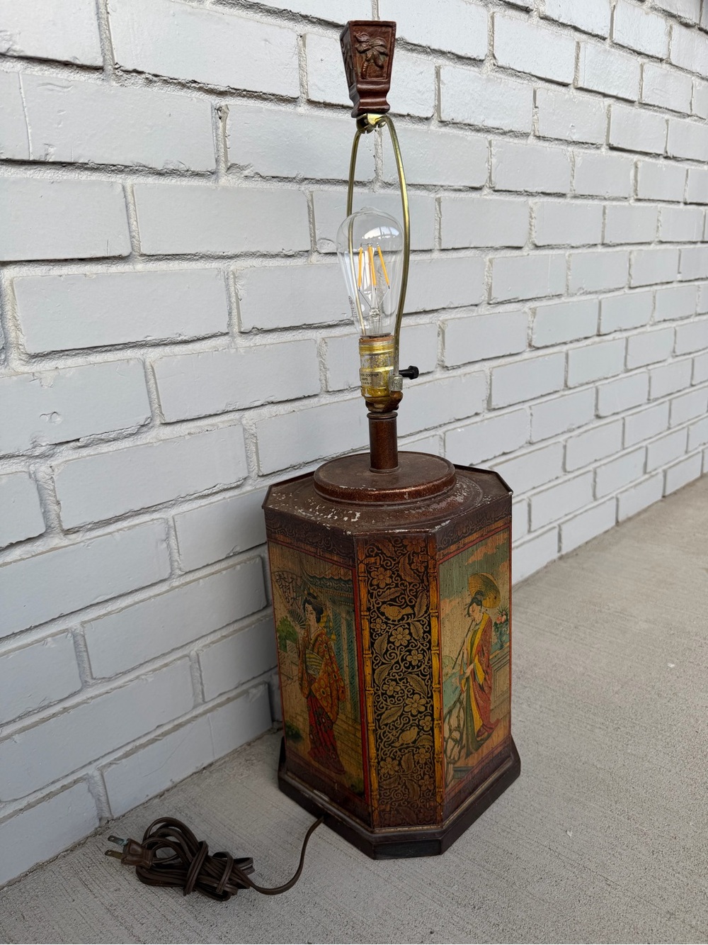 Vintage Frederick Cooper Chinoiserie Table Asian Figural Decor Hexagon Hollywoo